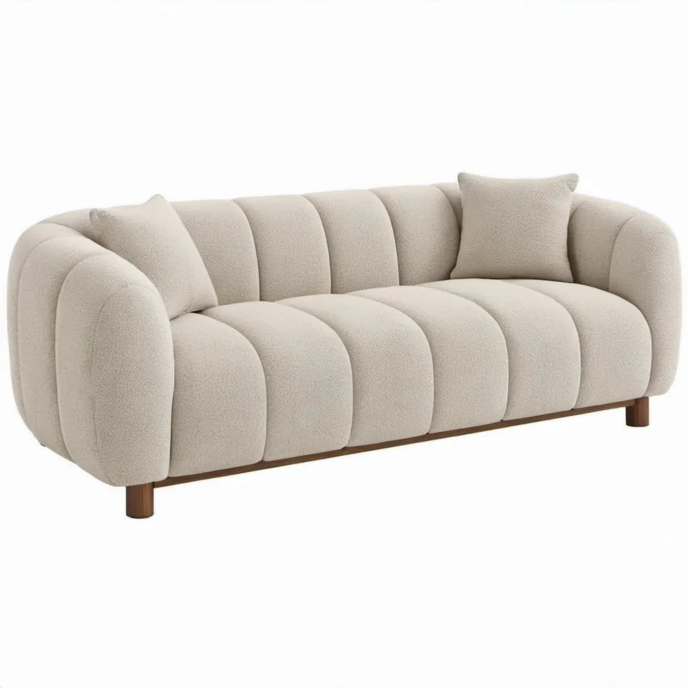 3-zits gebogen bank van beige polyester bouclé met donkerbruine houten poten, 230 x 95 x 78 cm